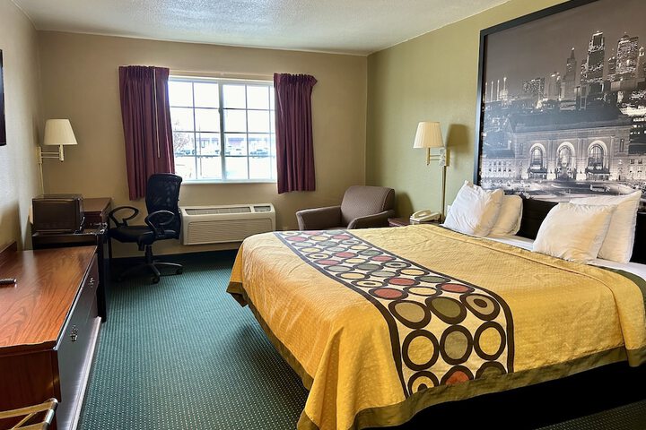 1 King Bed (8 of 8)