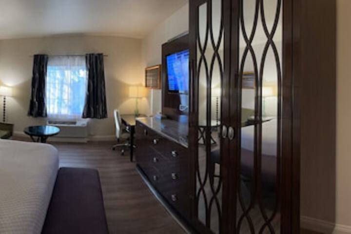 Room 9 of 80