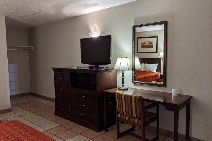 2 Double Beds (1 of 5)
