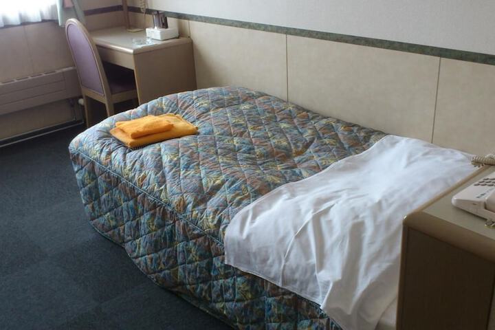 Room 6 of 17