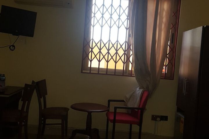 Room 9 of 32