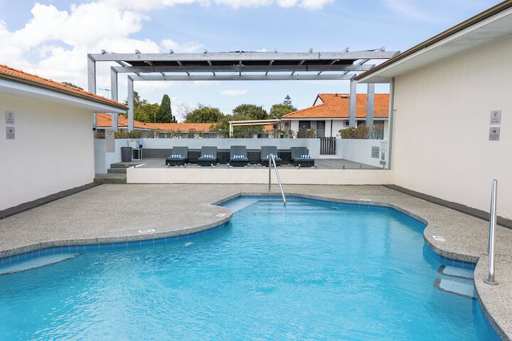Pool 25 of 41