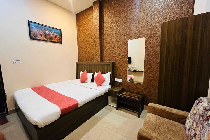 Room 3 of 10