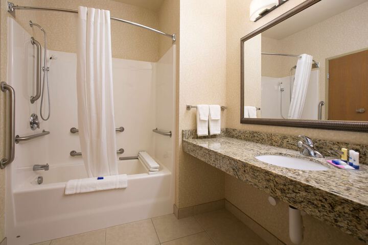 Suite 2 Queen Beds Sofa Bed Microwave and Refrigerator Full Breakfast (29 of 59)