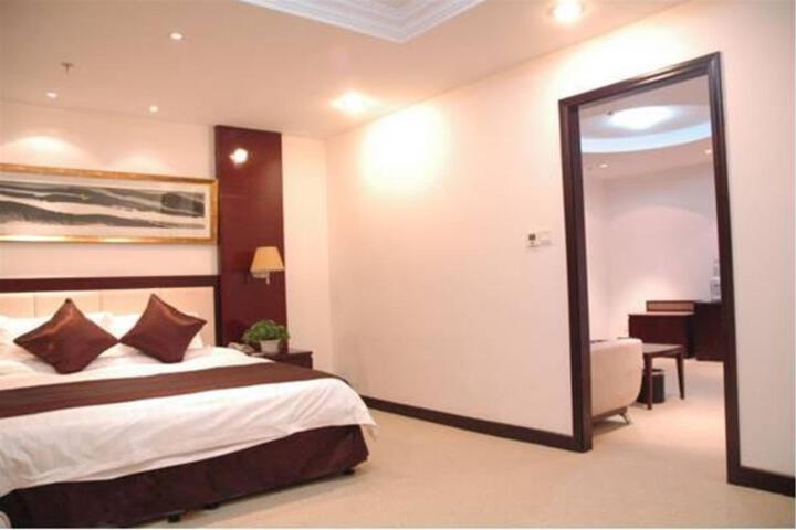 Room 7 of 17