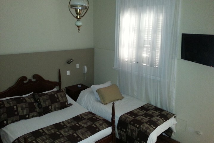 Room 12 of 40