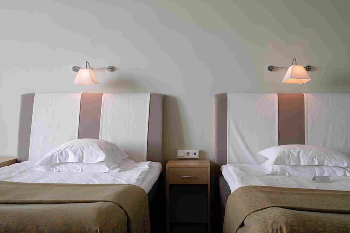 Room 46 of 98