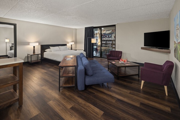 Double Accessible King Size Bed (1 of 7)