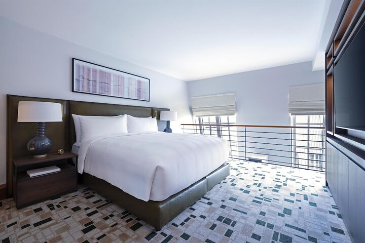 Room 32 of 168