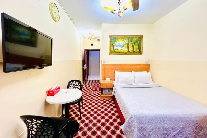 Room 13 of 34