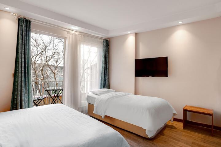 Room 13 of 32
