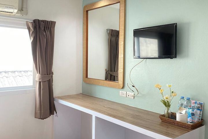 Room 5 of 28