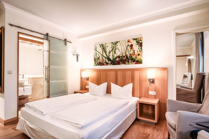 Room 25 of 122