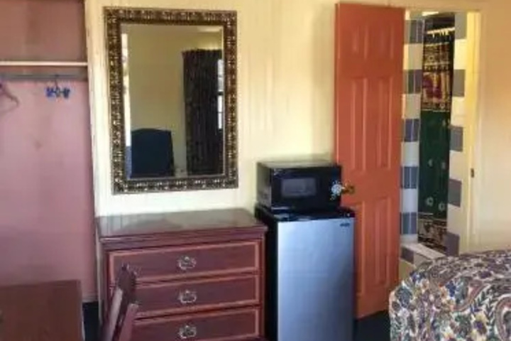 Room 2 of 3