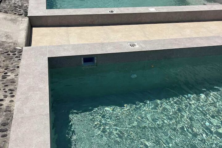 Pool 25 of 33