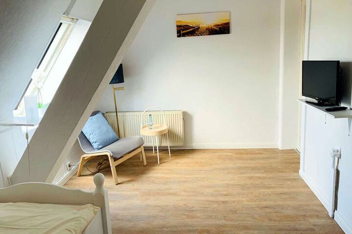 Room 3 of 53