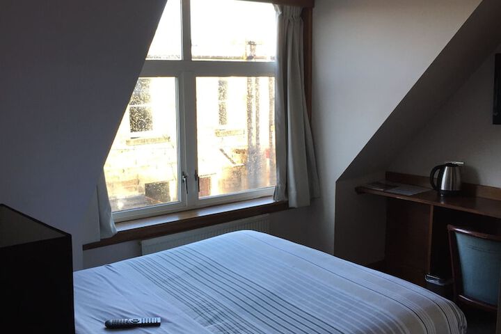 Room 4 of 34