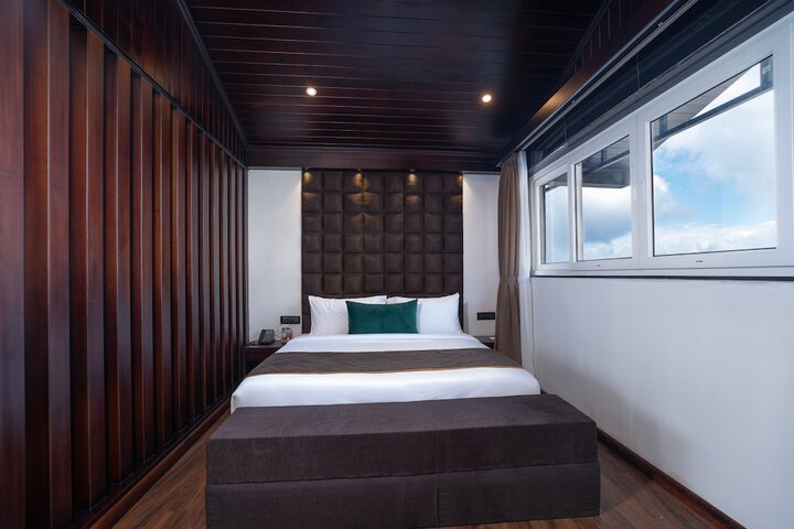 Room 32 of 67