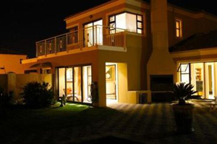 Hotel Exterior 7 of 40