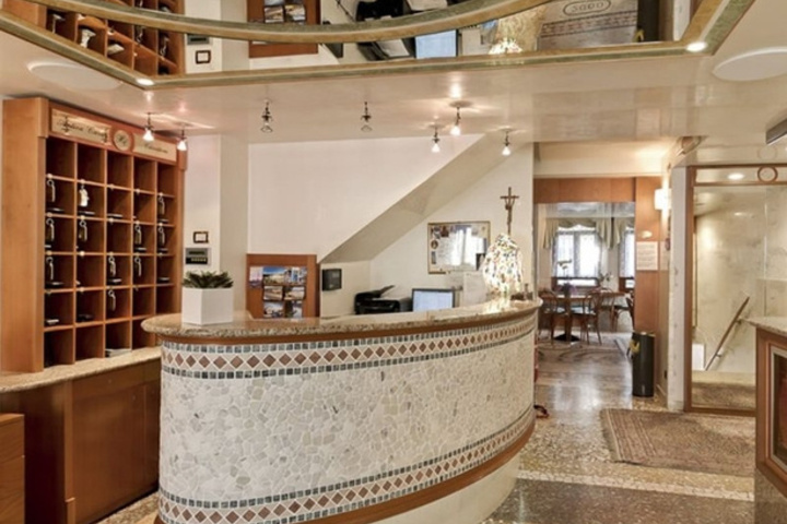 HOTEL MODERNO