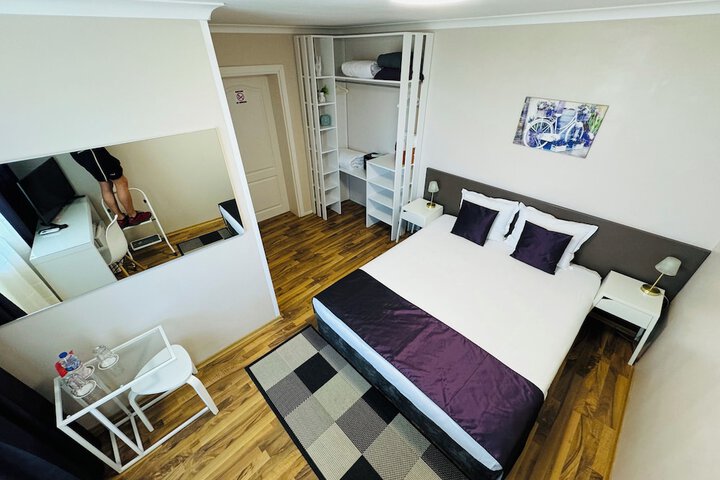 Room 70 of 102