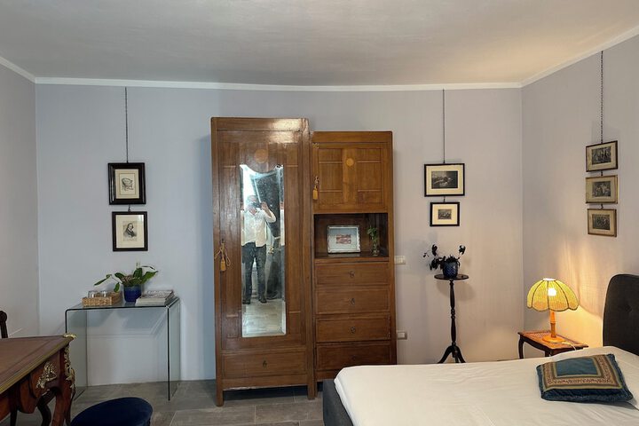 Room 9 of 49