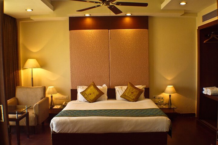 Room 5 of 28