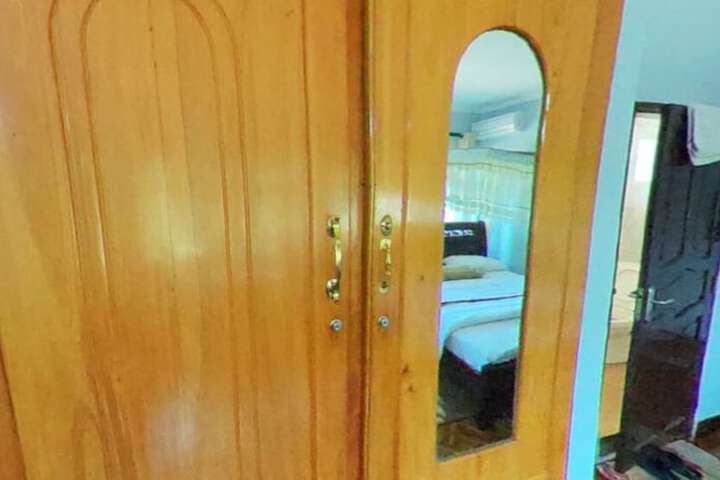 Room 10 of 82