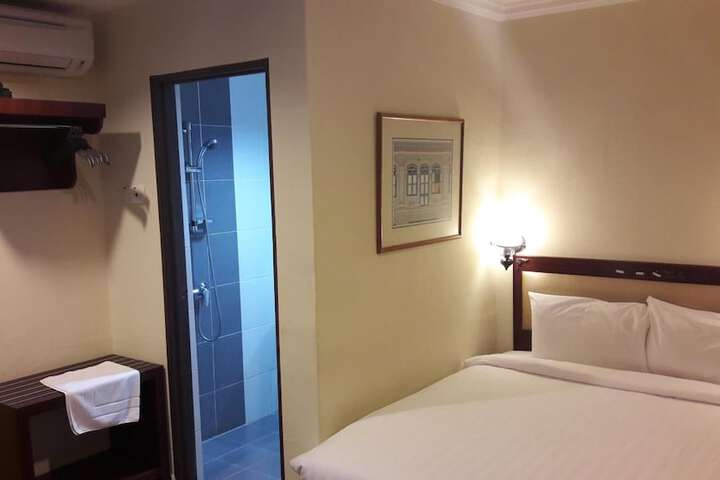 Room 32 of 61