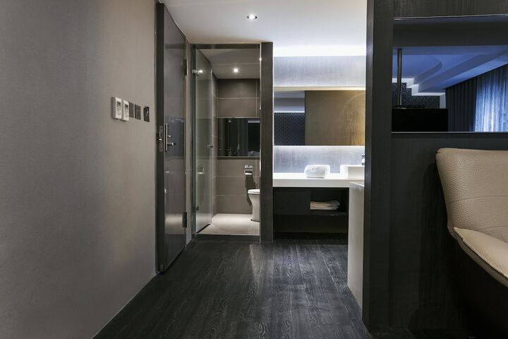 Room 12 of 64