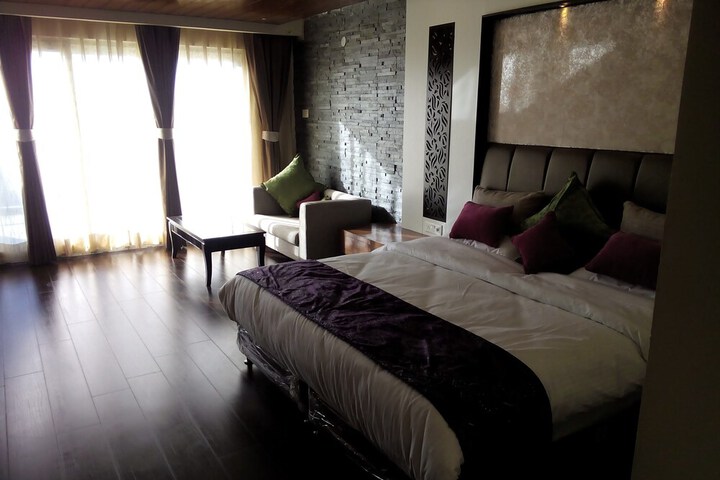 Room 6 of 81