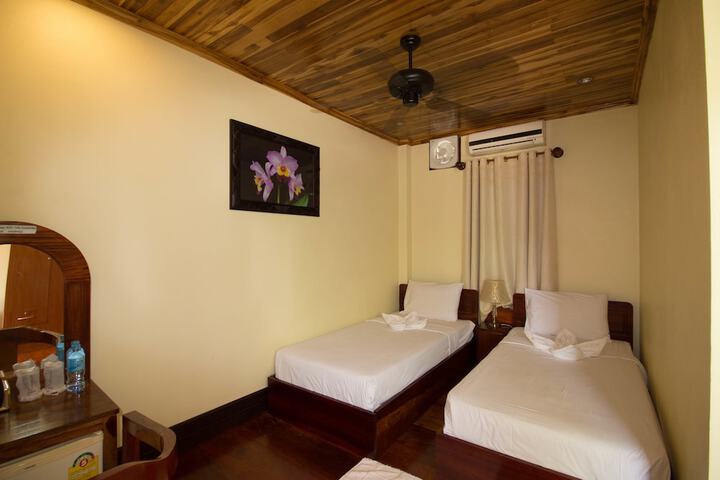 Room 32 of 80