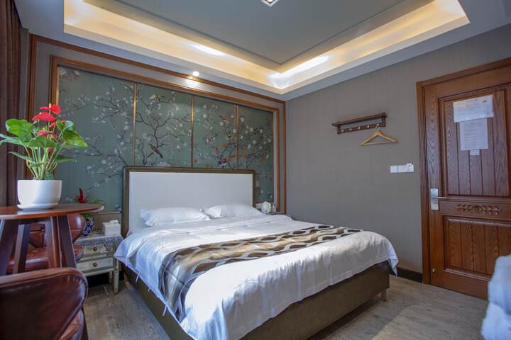 Room 18 of 43