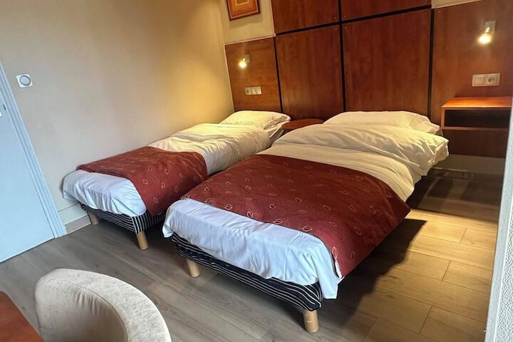 Room 2 of 17