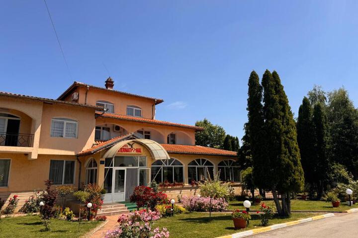 MOTEL INTERNATIONAL
