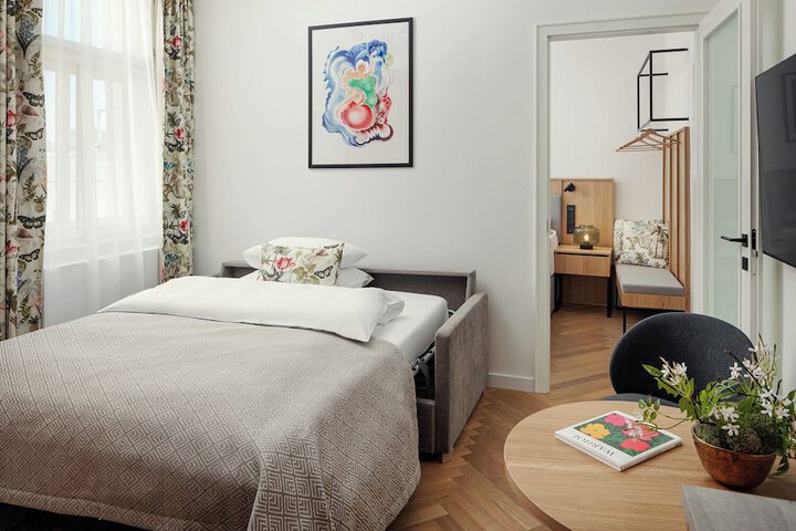 Room 10 of 52