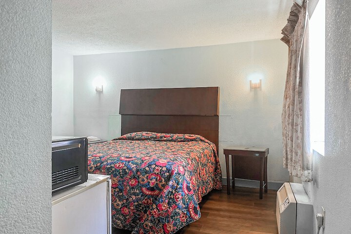 Room 15 of 110