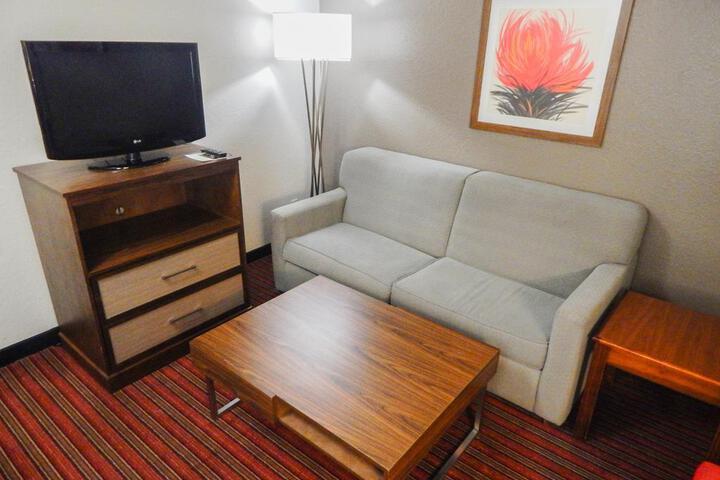 1 King Bed (3 of 8)