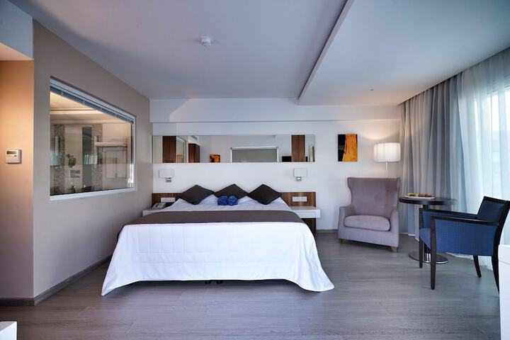 Room 5 of 78