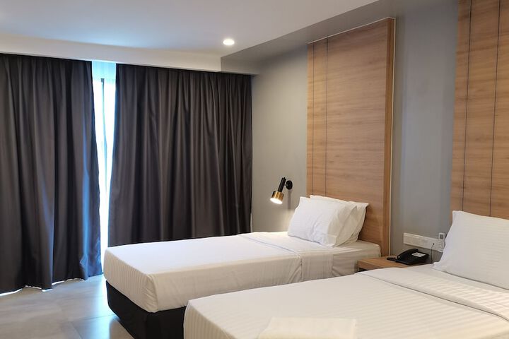 Room 17 of 93