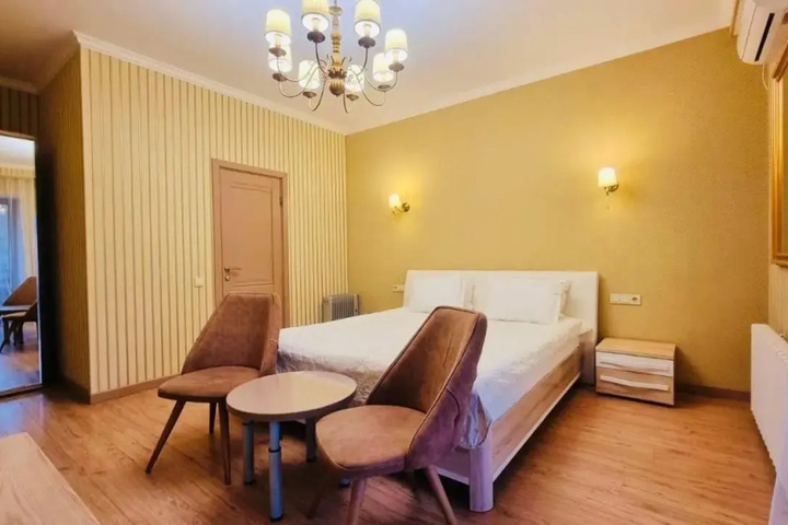 Room 8 of 13