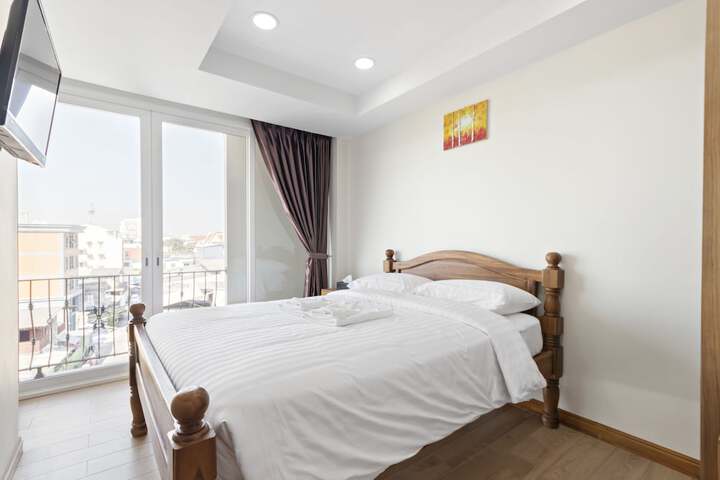 Room 12 of 43