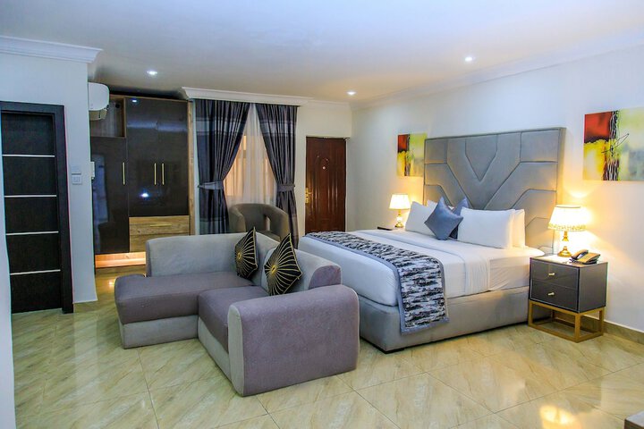 Room 15 of 26