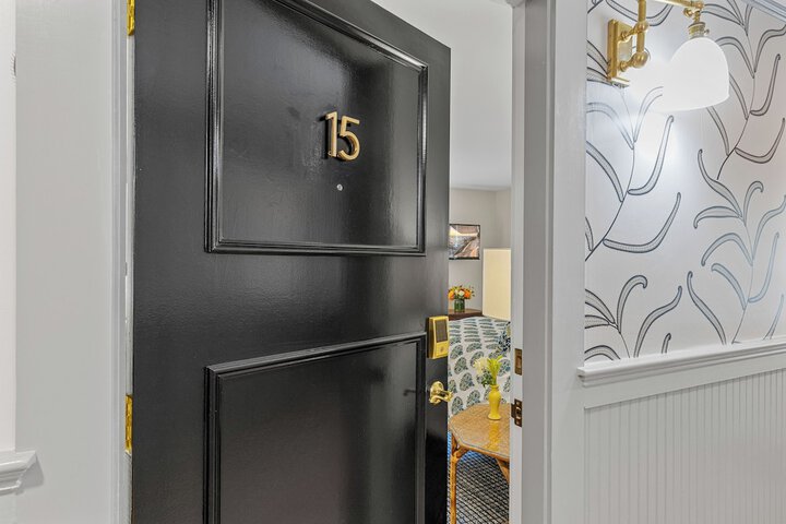 Room 10 of 84