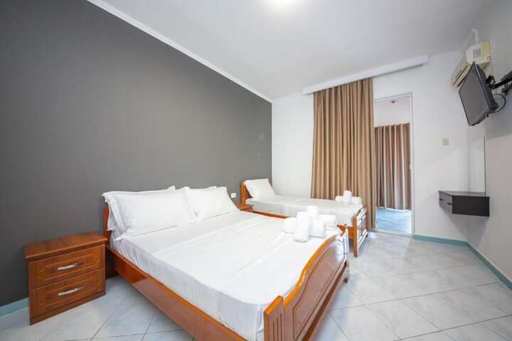 Room 33 of 74