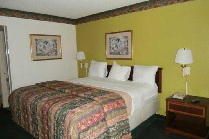 Room 6 of 13