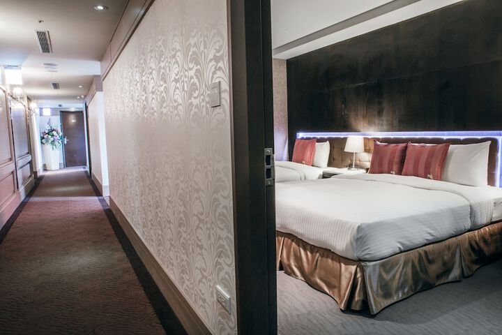 Ballroom/Hall 74 of 78