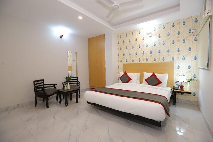 Room 2 of 20