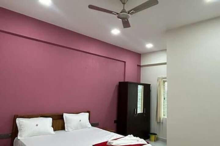 Room 4 of 14