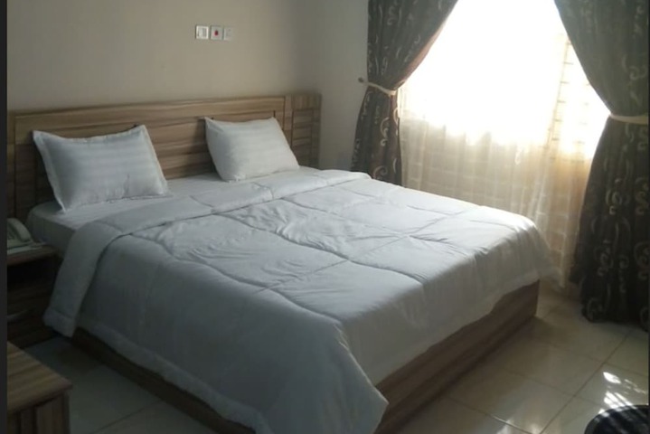 Room 6 of 35